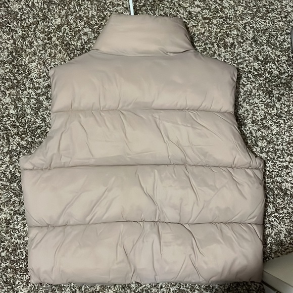 Pink puffer vest - Picture 2 of 2